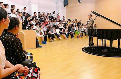 溫州5050商圈十三大教育機構舉辦文化藝術節(jié)送1000份禮品宣傳自身品牌