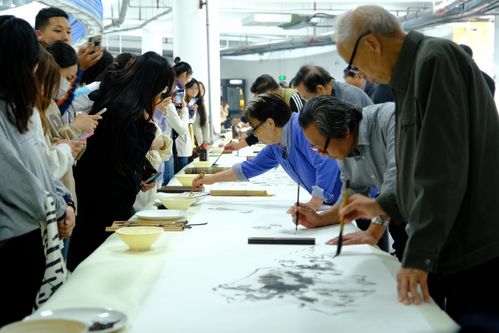 一場文化藝術(shù)與高校的 碰撞 汴梁書畫研究院走進商丘學院應用科技學院